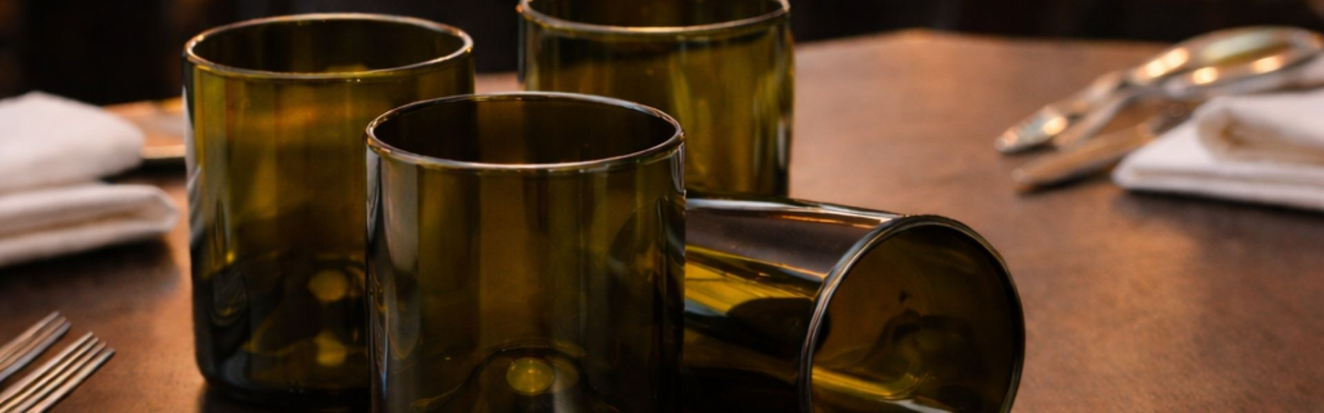 Des verres uniques, issus de bouteilles réinventées